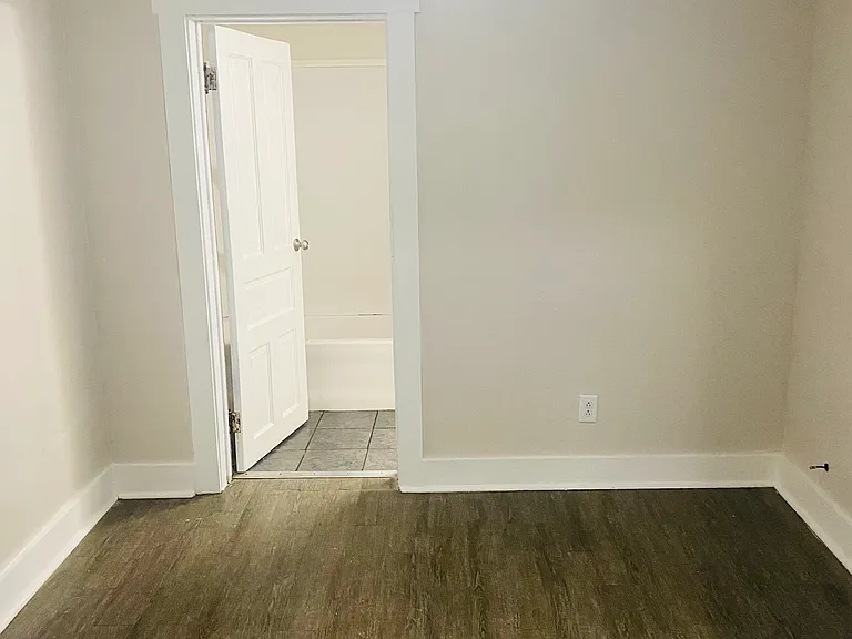 8742 S Buffalo Ave — Photo 5