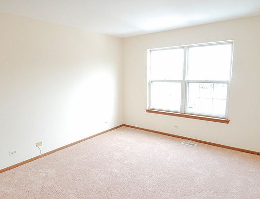 5th image of 2460 Applewood Ln