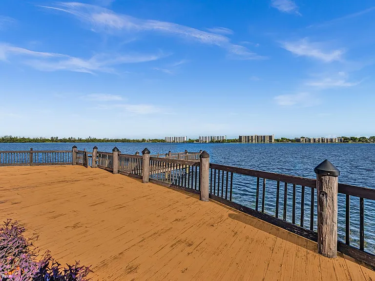 109 Lake Emerald Dr #108 — Photo 41