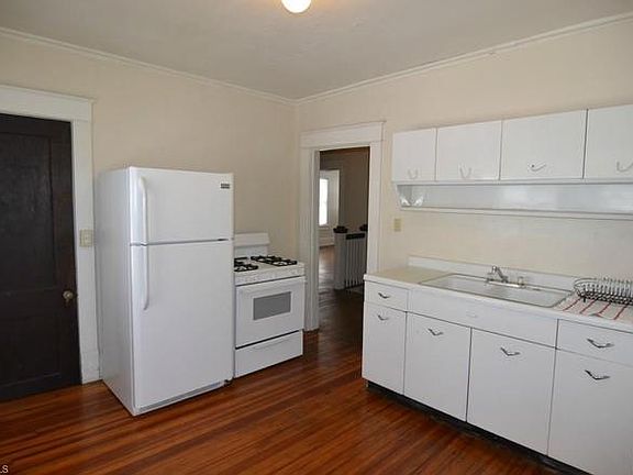 3rd image of 120 Tate St #A