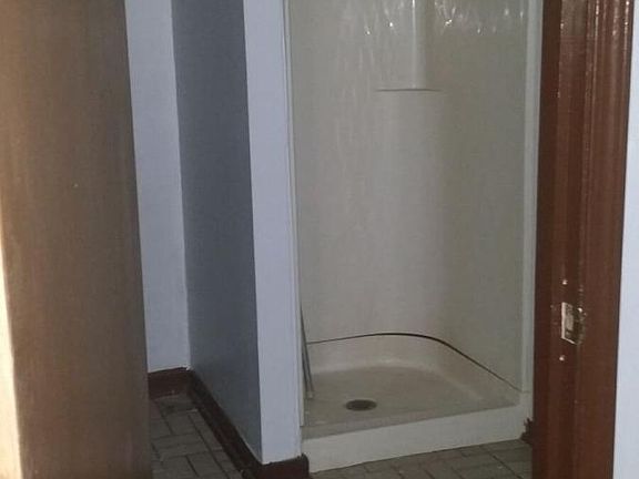 5th image of 24 E Linwood Blvd #13