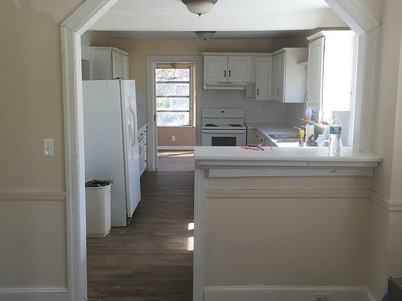 4th image of 4002 Beech St