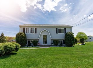 8 Little John Ln, West Warwick, RI 02893