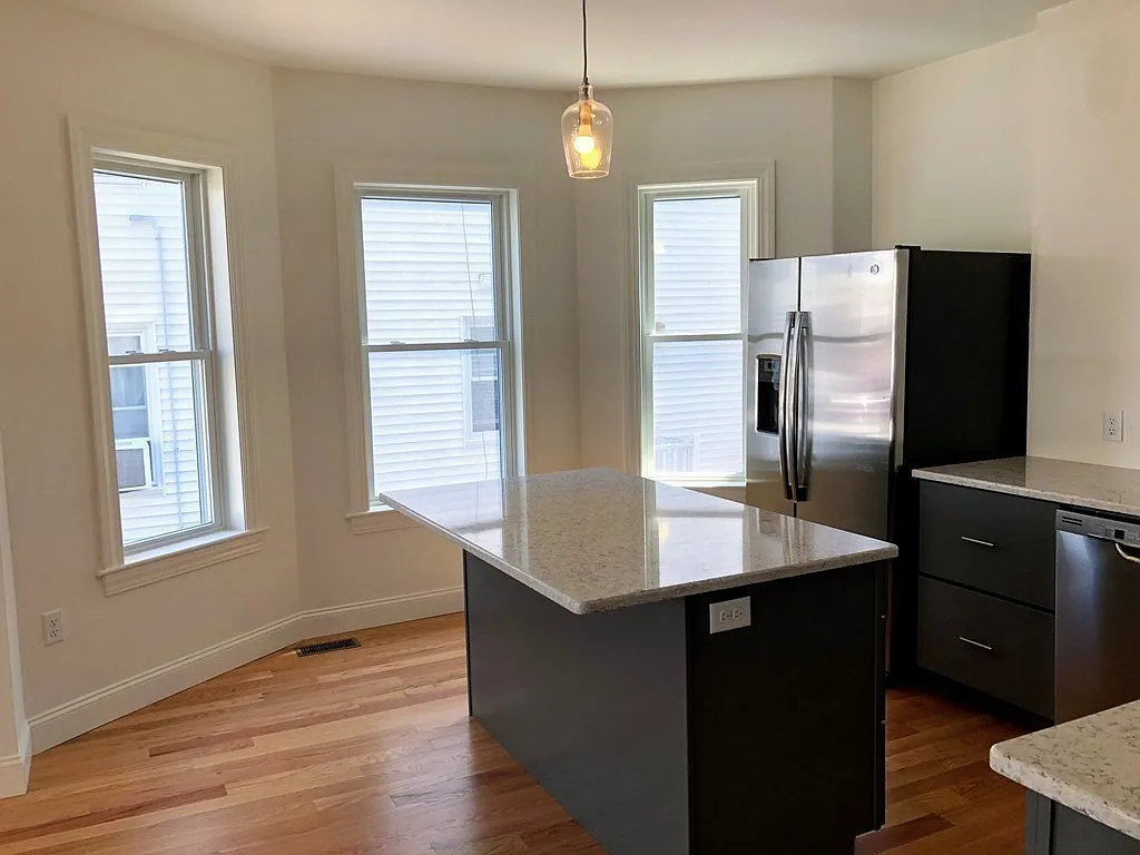 2 bed, 2.5 bath, 1000 sqft, $3,050 — Photo 3
