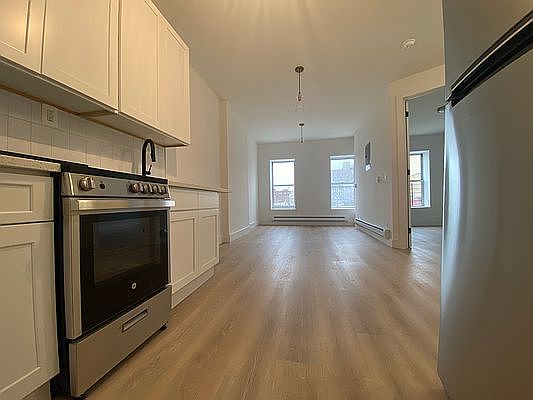 3rd image of 699 Dekalb Ave #9
