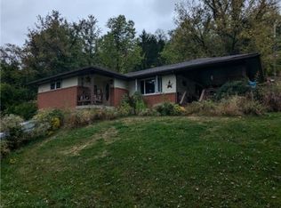 1008 Maple Ave, Bellaire, OH 43906