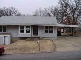33680 W 82nd St, De Soto, KS 66018