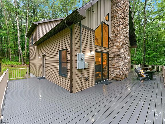 3rd image of 533 Windflower Dr