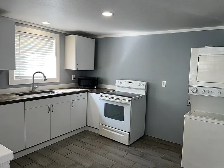 407-409 S 5th St #3 — Photo 4