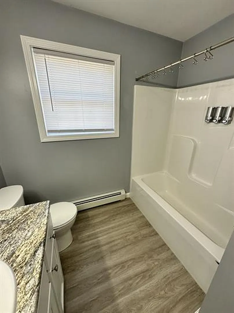 586 Main St — Photo 2