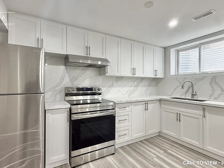 48 Temple West Cres #2 — Photo 2