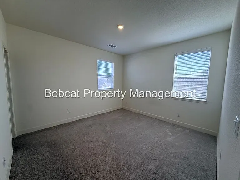1751 Boundary Peak St — Photo 32