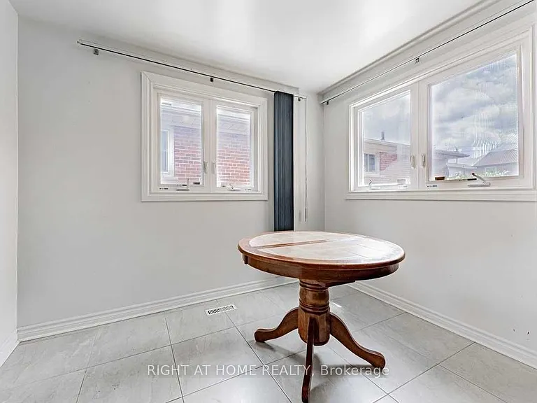 9 Chalet Rd — Photo 7