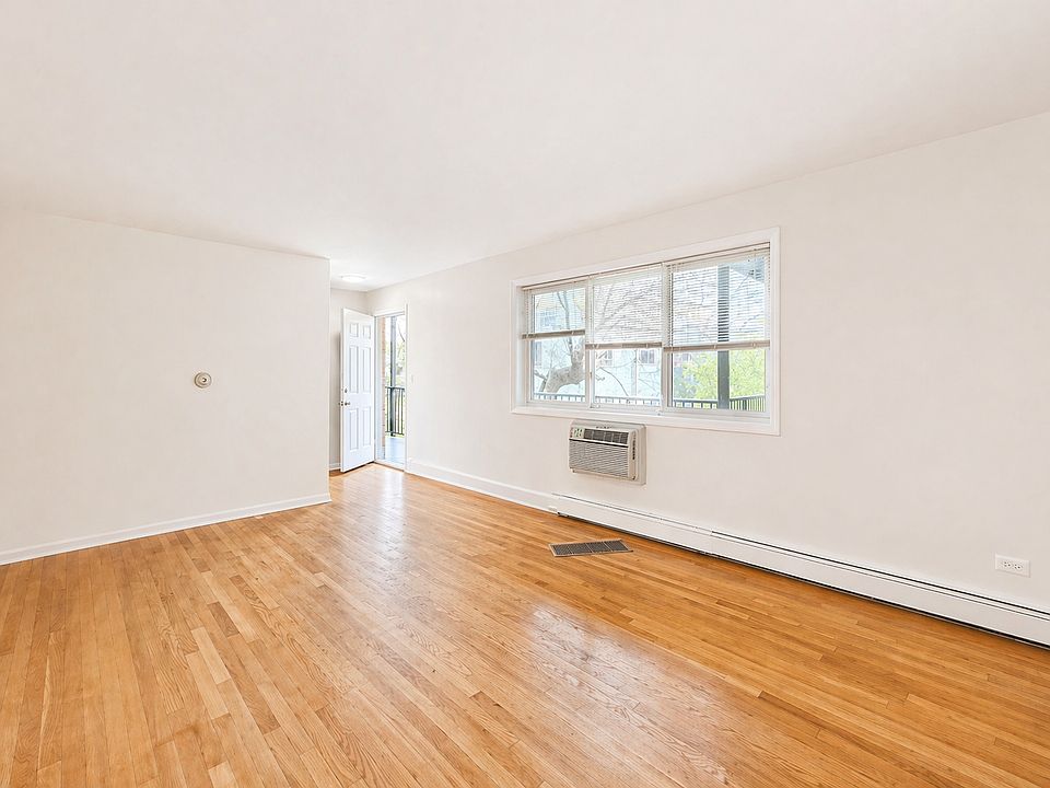 1st image of 1404 W Estes Ave #11566714