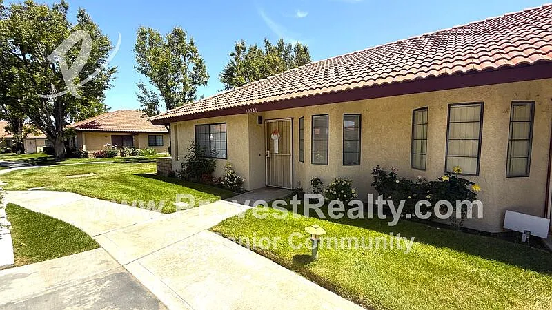 Building Photo - 19240 Cottonwood Dr