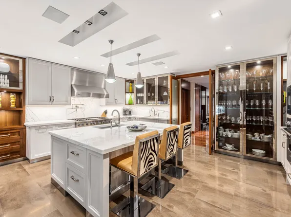 159 East 61st Street image 12 of 22