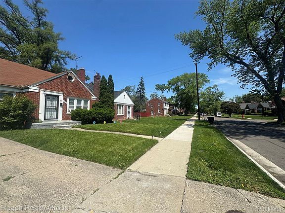5th image of 15371 Heyden St