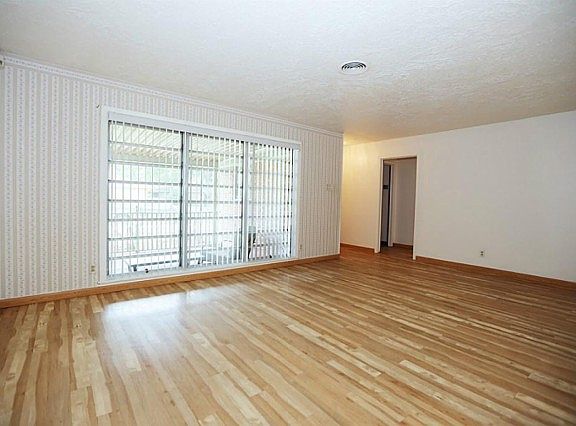 3rd image of 2006 Dorothy St
