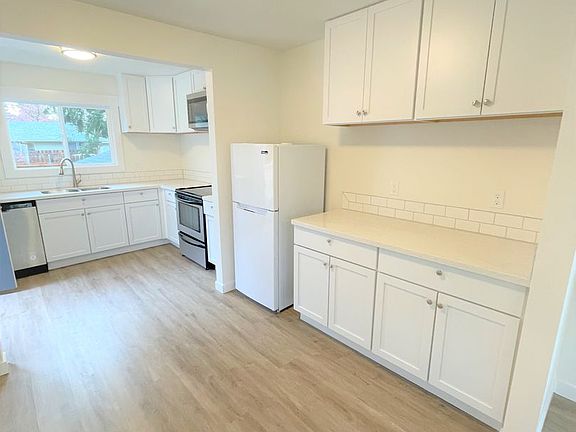 2nd image of 620 SE 146th Ave