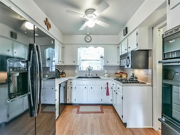 3rd image of 5029 De Lange Ln