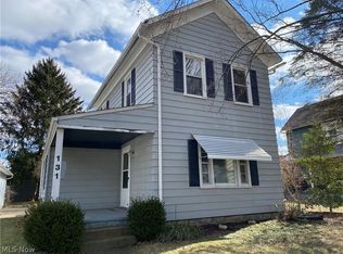 131 8th St SW, New Philadelphia, OH 44663