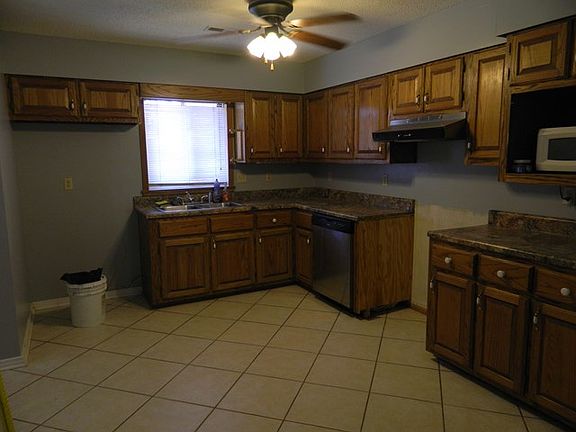 4th image of 1726 Marlborough Blvd