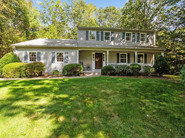 16 Berkshire Way, Simsbury, CT 06070