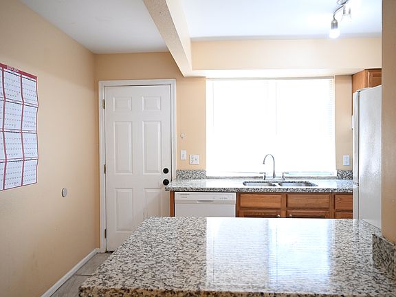 5th image of 807 Vouray Dr #B