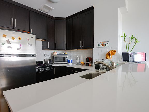 2nd image of 154 N 7th St APT 405