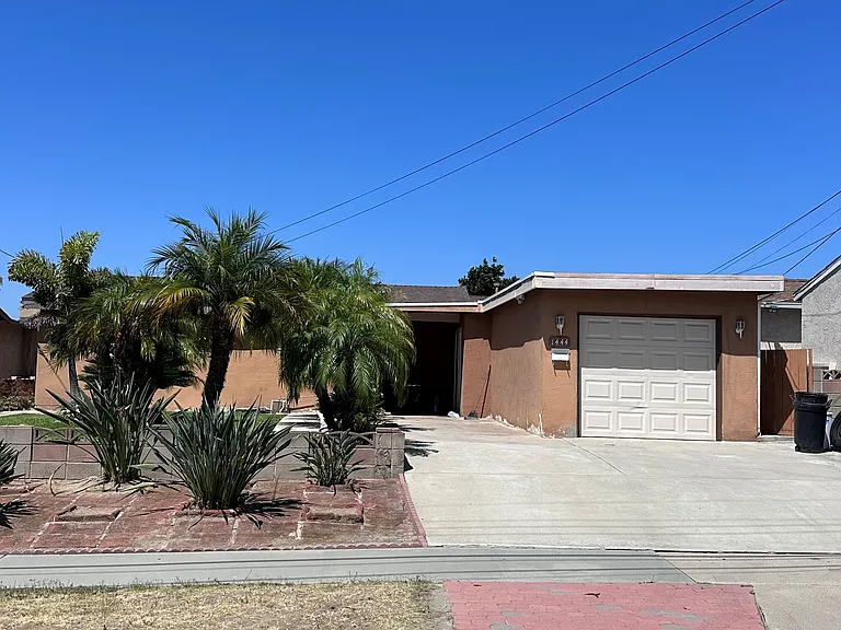 1444 Eckman Ave — Photo 1