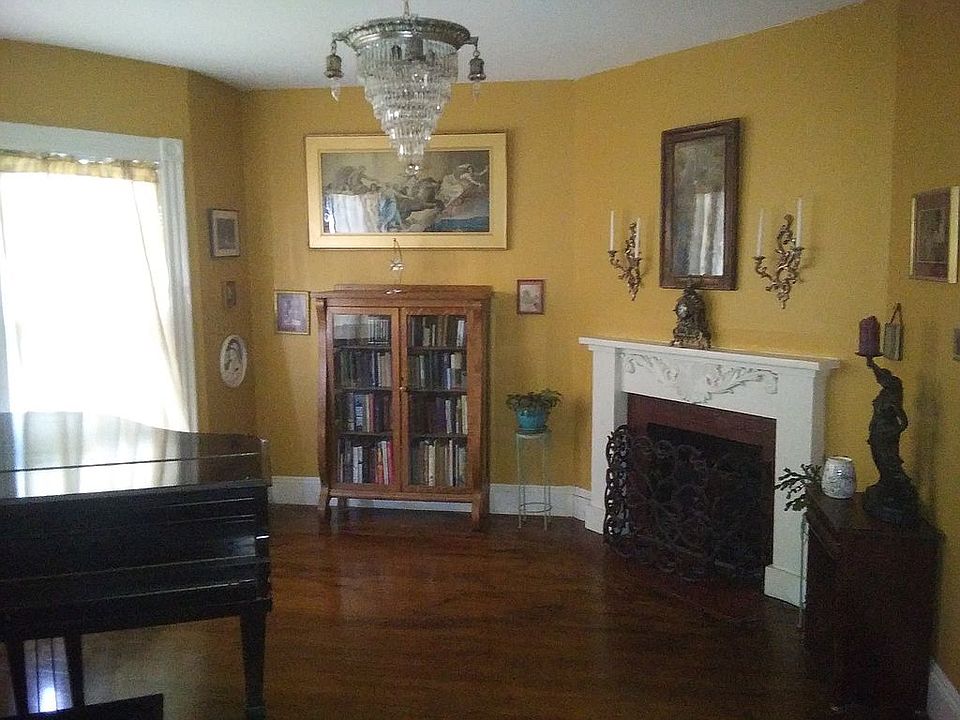 Main unit sitting room