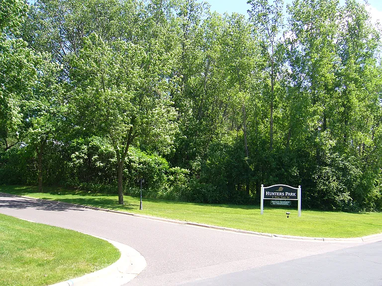 4 Pine Tree Dr #127 — Photo 9