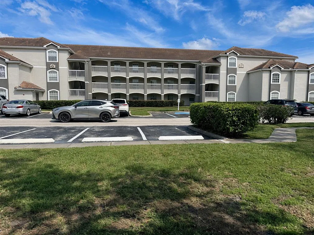 2 bed, 2.0 bath, 1020 sqft, $1,700 — Photo 2