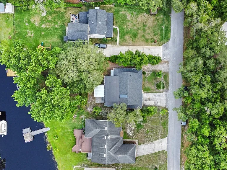 240 Maureen Dr — Photo 20