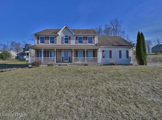 4121 Crest View Dr, Stroudsburg, PA 18360