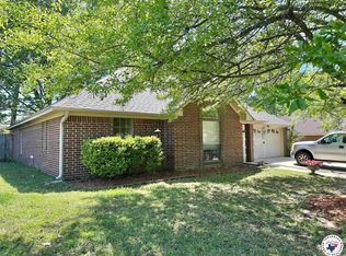 213 Trailwood Ln, Wake Village, TX 75501