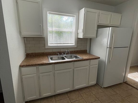 5th image of 110 Dumoulin Ave