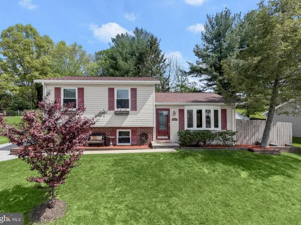 7287 Pommel Dr, Sykesville, MD 21784