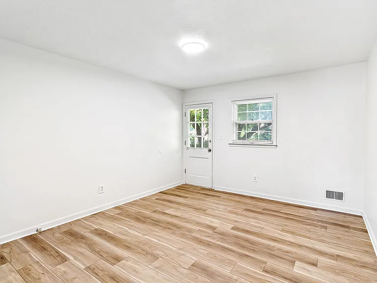 Foreman Apartments — Photo 40