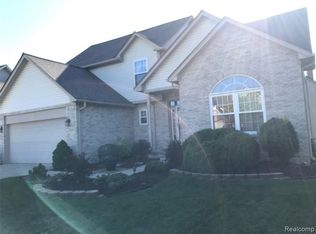 24178 Curt Dr, Brownstown, MI 48183