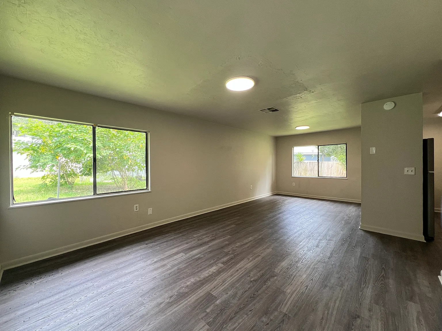 3 bed, 1098 sqft, $1,500 — Photo 2