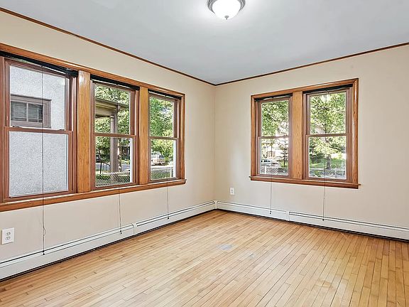 4th image of 2527 29th Ave S #1
