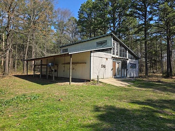 2nd image of 22472 Spruce Loop