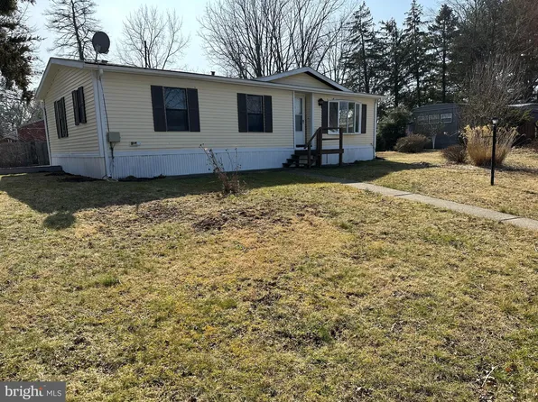 1 Gaslight Pl, Quakertown, PA 18951