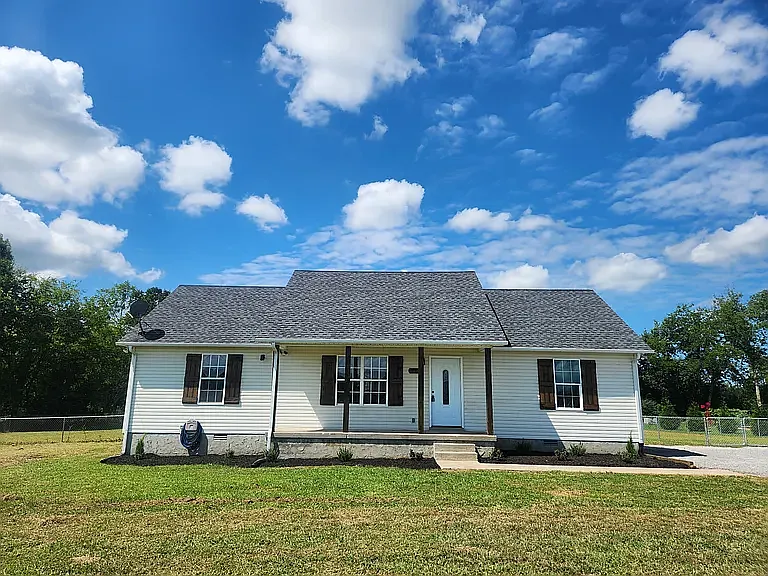 318 Cayenne Dr — Photo 1