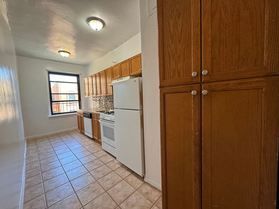 1st image of 3614 165th St APT 6ES