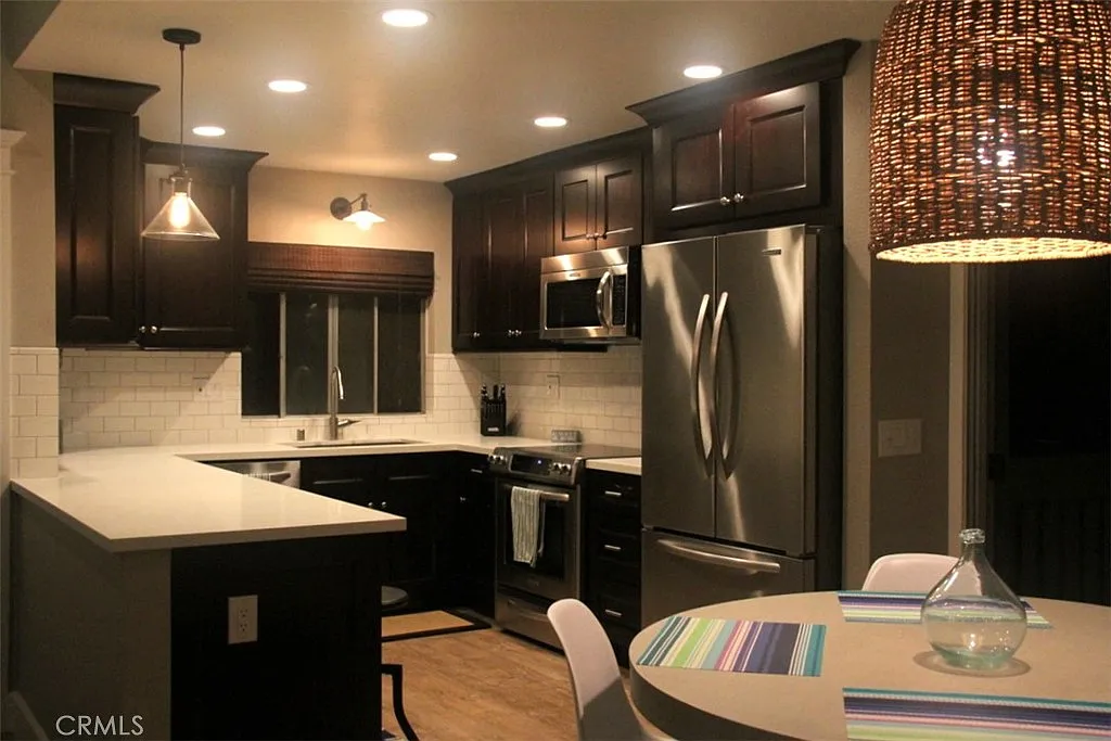 2 bed, 873 sqft, $4,100 — Photo 4