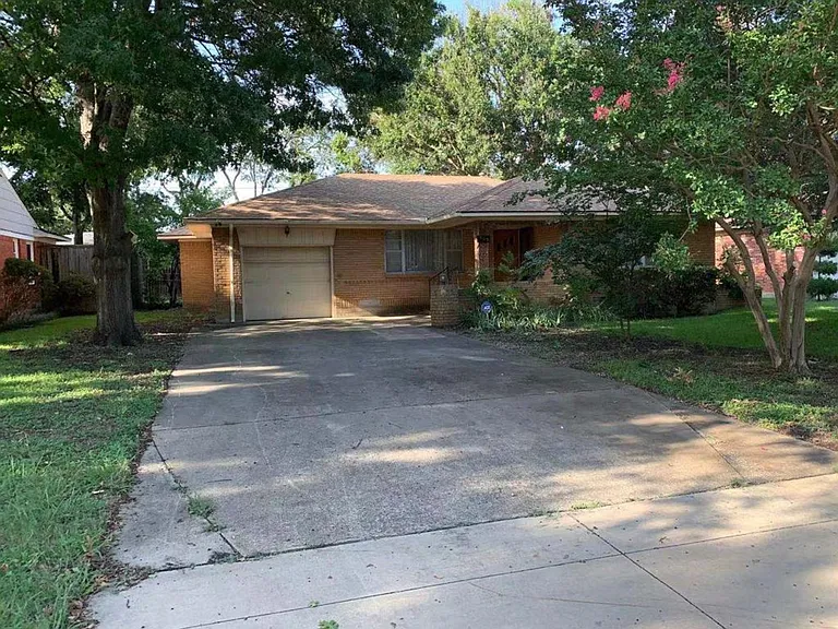 413 Frances Way — Photo 1