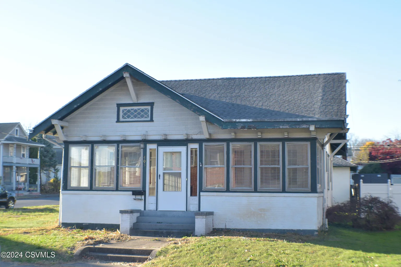 405 Front St photo 1