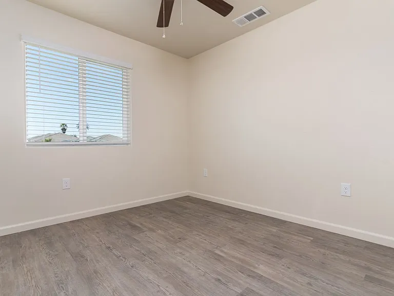 2467 Oakmont Cir — Photo 14